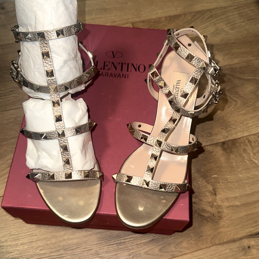 Valentino Garavani Mid-heel Rockstud leather Sandals in size 37